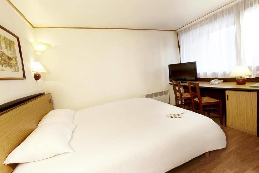 Campanile Pau Est-Bizanos Hotell Exteriör bild